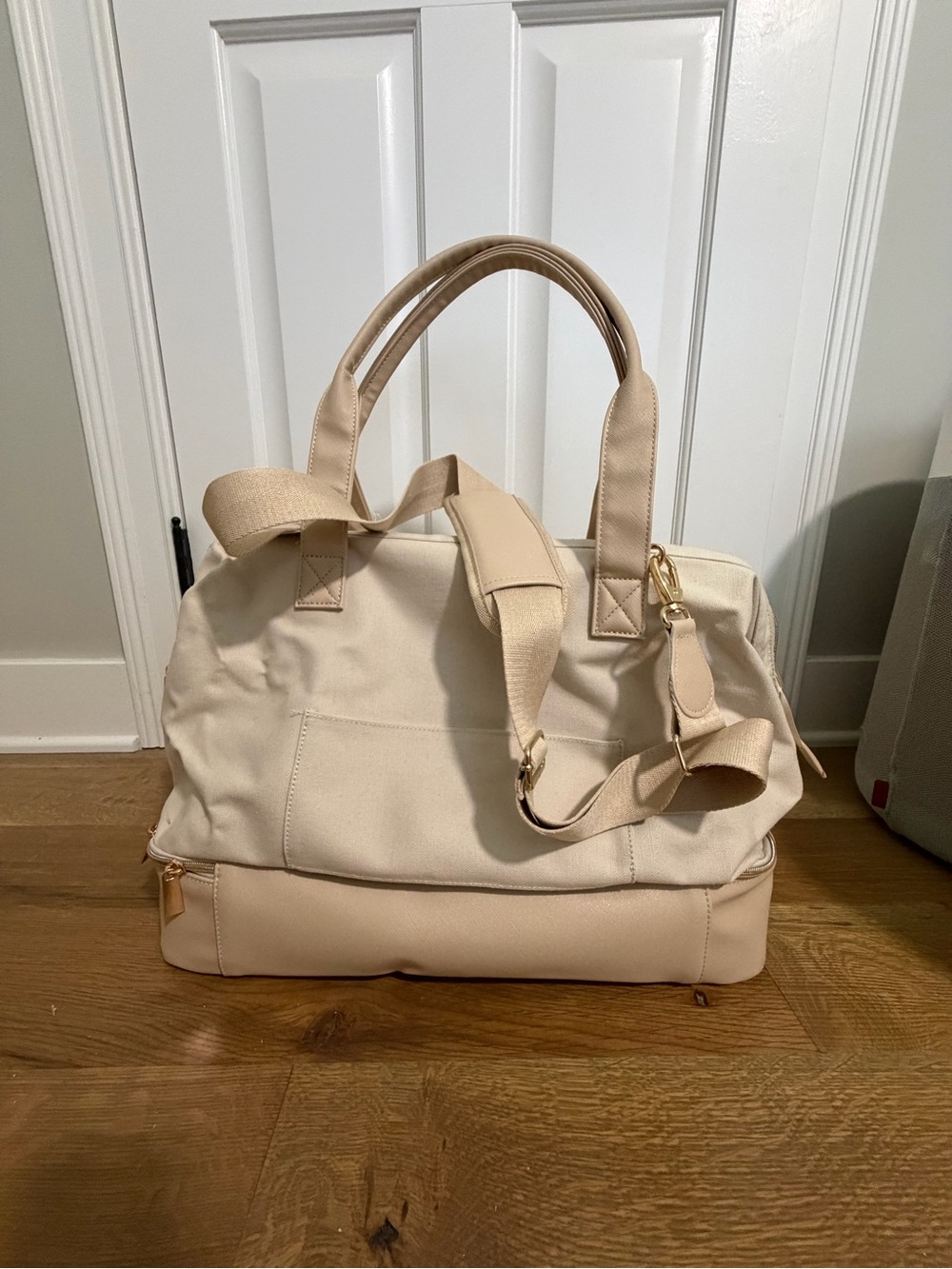 Canvas Duffel Weekender Bag in Cream with Adjustable Strap - Picture 2 of 4